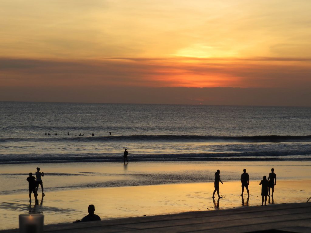 O Incrível Pôr Do Sol Visto Do Ku De Ta, Em Seminyak. Foto: Marcelle 